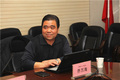 9黄陵县医院执行院长乔万海汇报工作.jpg