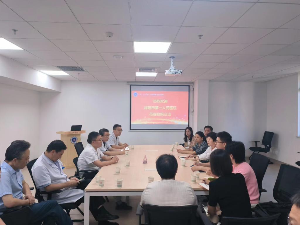 座谈会.jpg