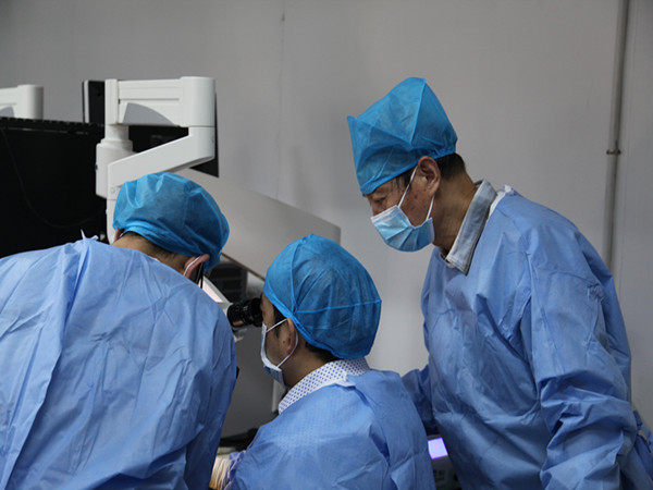 17-石季教授在指导学员_副本.jpg