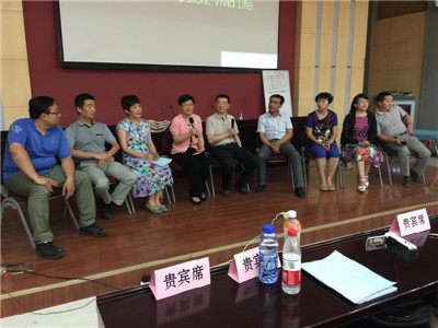 我省康复科主任与专家讨论交流.jpg
