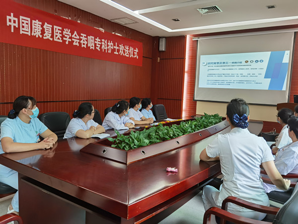 学员进行实习汇报_副本.jpg