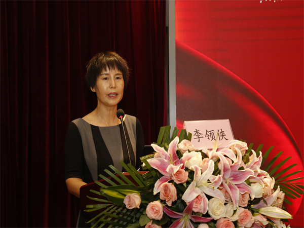 图2李领侠主任委员主持开幕式.jpg