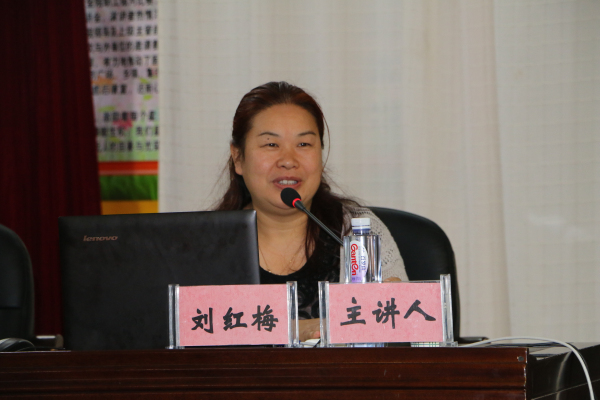 护理部刘红梅副主任做学术报告.jpg