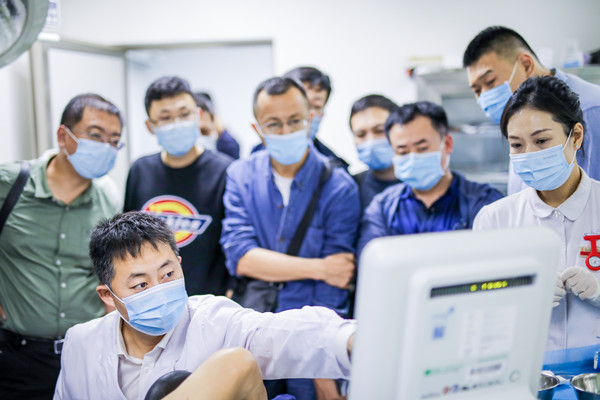 薛主任穿刺_副本.jpg