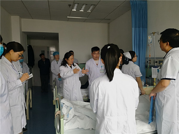 肿瘤科查房2.jpg