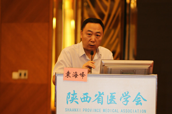 袁海峰教授讲课.jpg