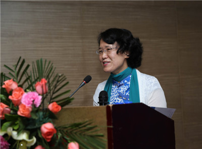 张桂莲教授主持研讨会闭幕式.JPG