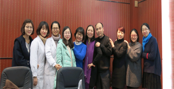 医保结算组工作人员合影.png