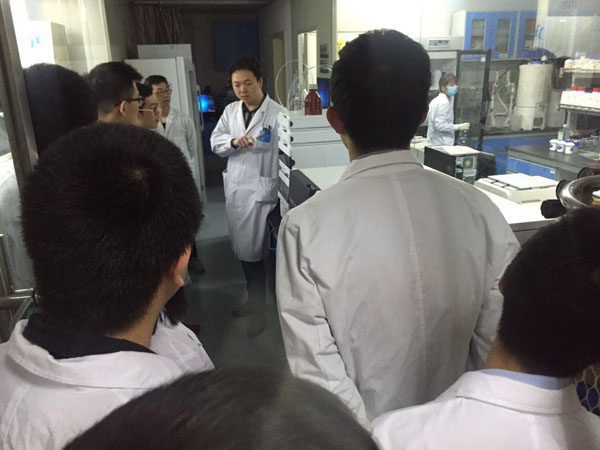 生物治疗转化医学工程研究中心参观.jpg