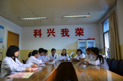 赛前讨论比赛细则及流程.jpg