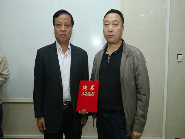 颁发学会常委聘书_副本.jpg