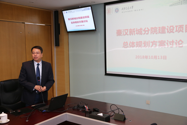 李小鹏副院长汇报项目情况.JPG