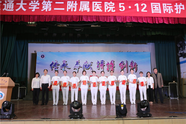 颁奖4-青年护士操作技能竞赛获奖选手.jpg