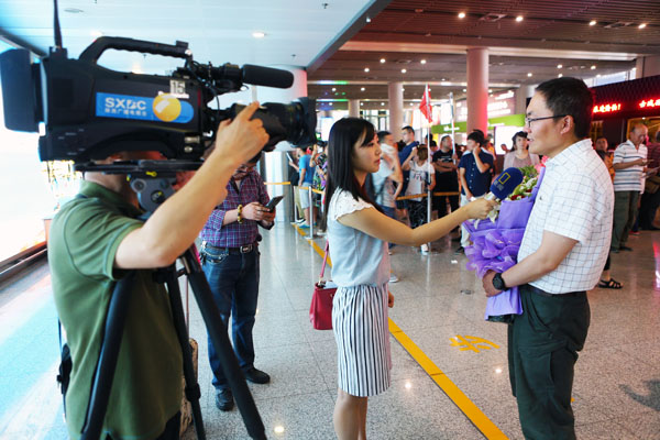 接受陕台新闻联播记者采访.JPG